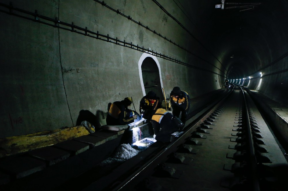 太湖铁路运营隧道病害现状